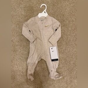 NWT Nike Essentials Footed Coverall Baby Footie One Piece Pale Ivory Heather